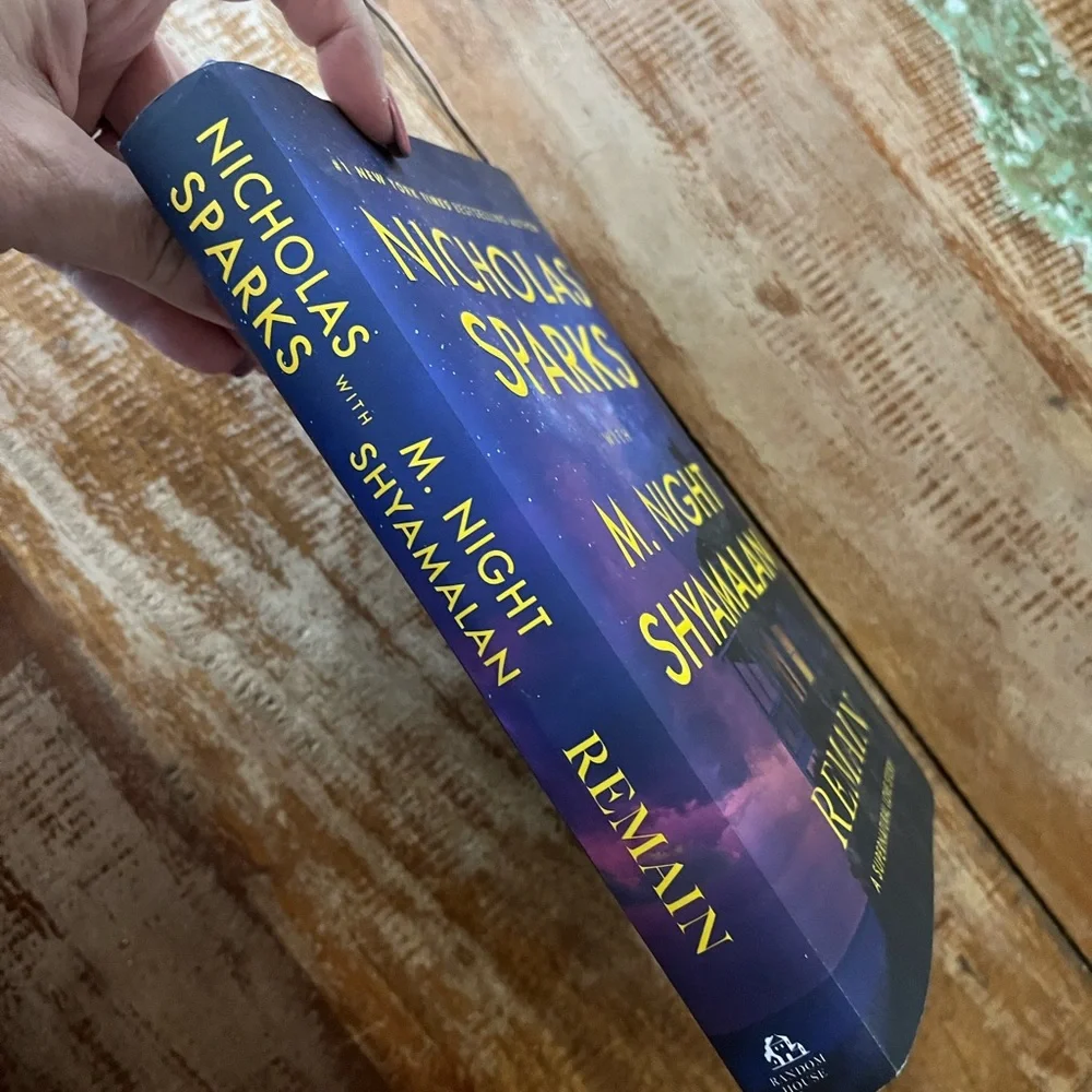 Nicholas Sparks Book 'Remain' - Picture 5 of 5